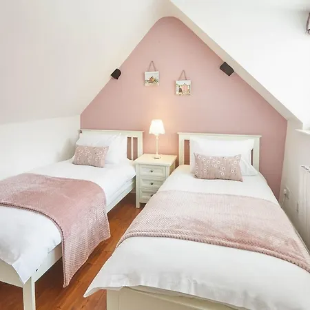 بيت للعطل Host & - Dolphin 1736