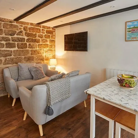 Holiday home Host & - Dolphin 1736 Whitby