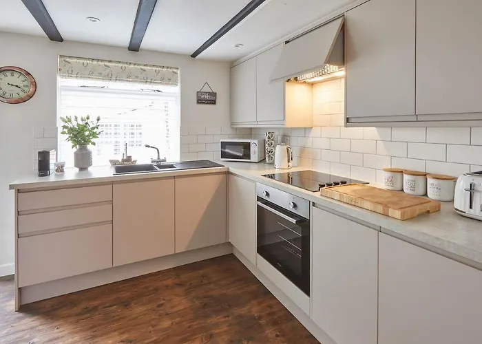 Host & - Dolphin 1736 * Whitby